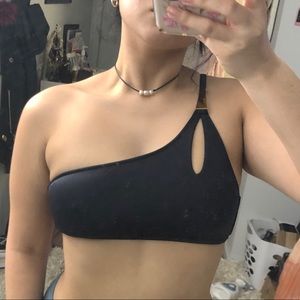 One strap HOT black VS top